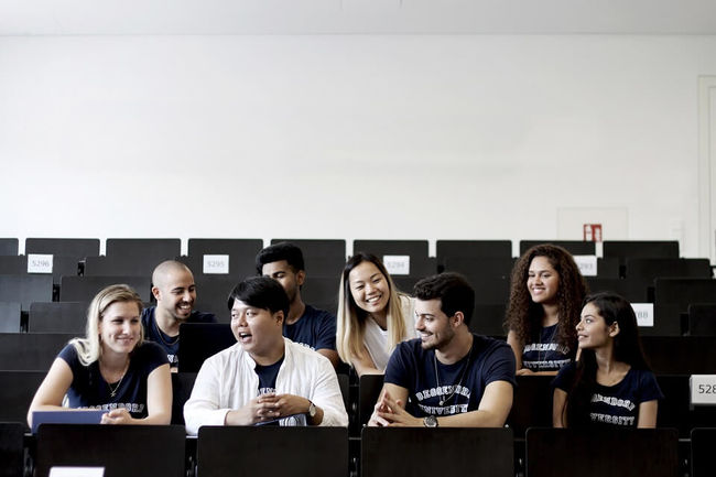 Studierende im Hörsaal der Technischen Hochschule